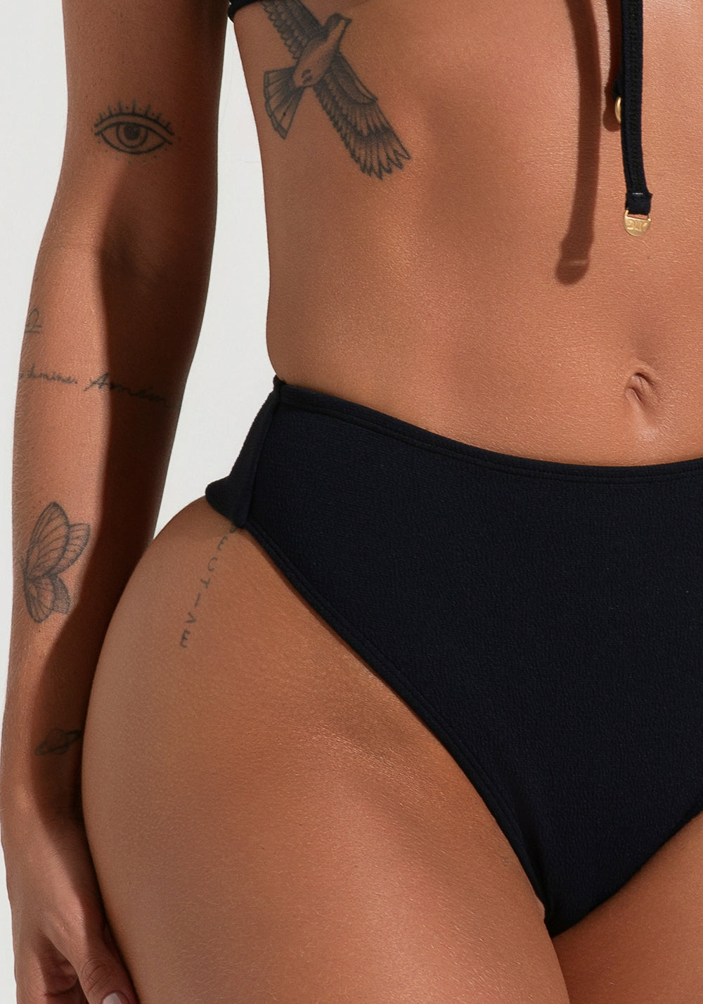 Calcinha Biquíni Hot Pant Cavada Com Textura Solaris Dlk Preto