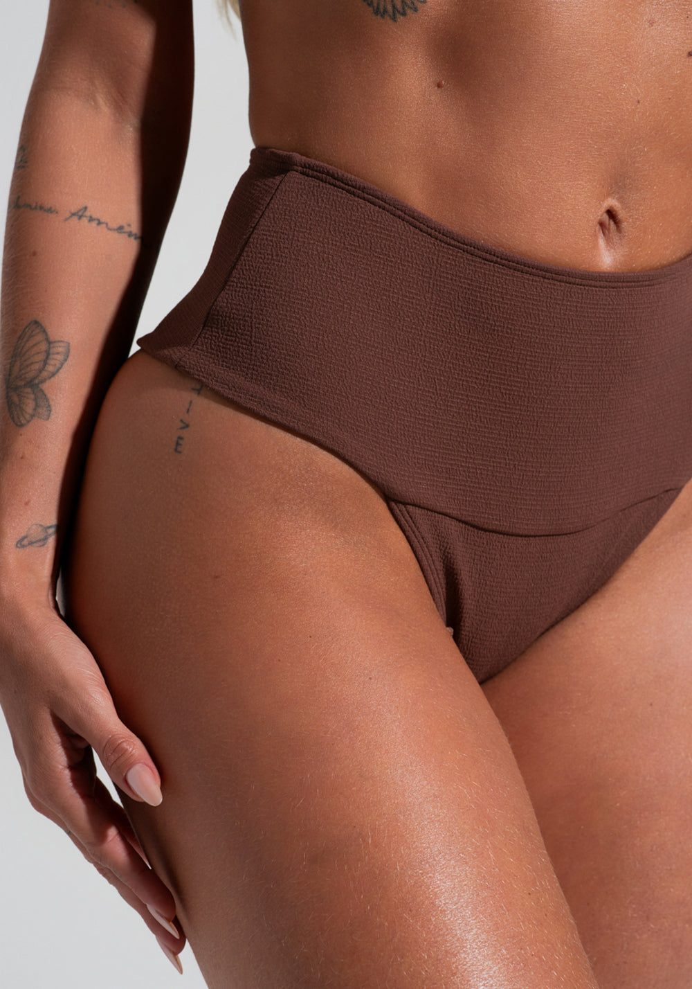 Calcinha Biquíni Hot Pant Com Textura Solaris Dlk Marrom
