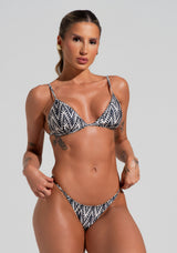 Calcinha Biquíni String Com Regulagem Solaris Dlk Estampada Boho Chevron Preto