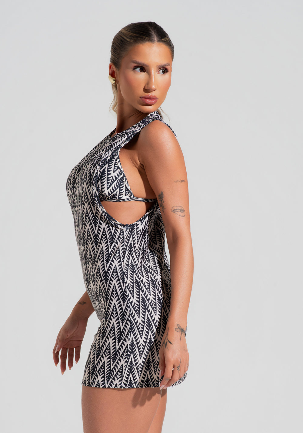 Vestido Saída De Praia Com Maxi Cava Solaris Dlk Estampado Boho Chevron Preto