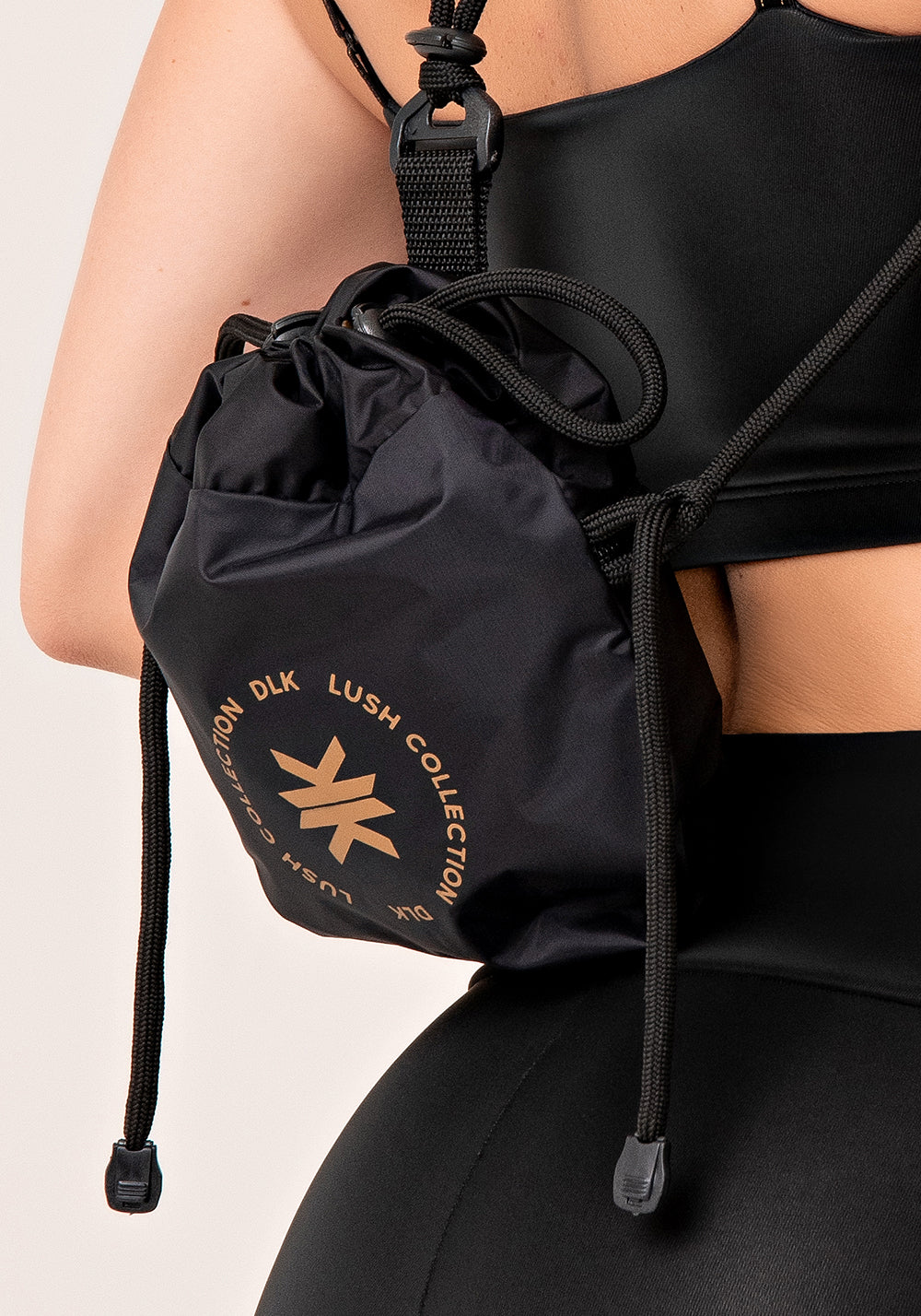 Bolsa Saquinho Preto Com Dourado Dlk