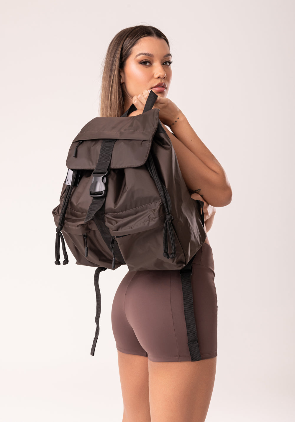 Mochila Feminina Marrom Com Bolsos Dlk