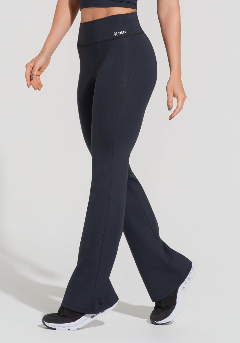 Calça Flare Feminina Preta Básica Dlk