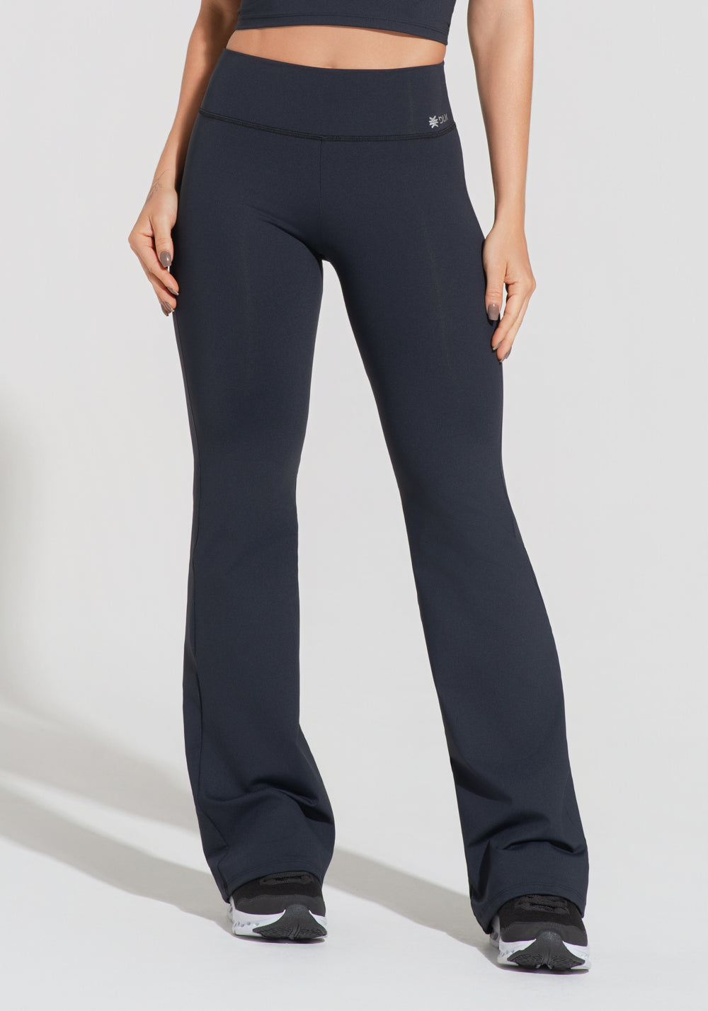 Calça Flare Feminina Preta Básica Dlk