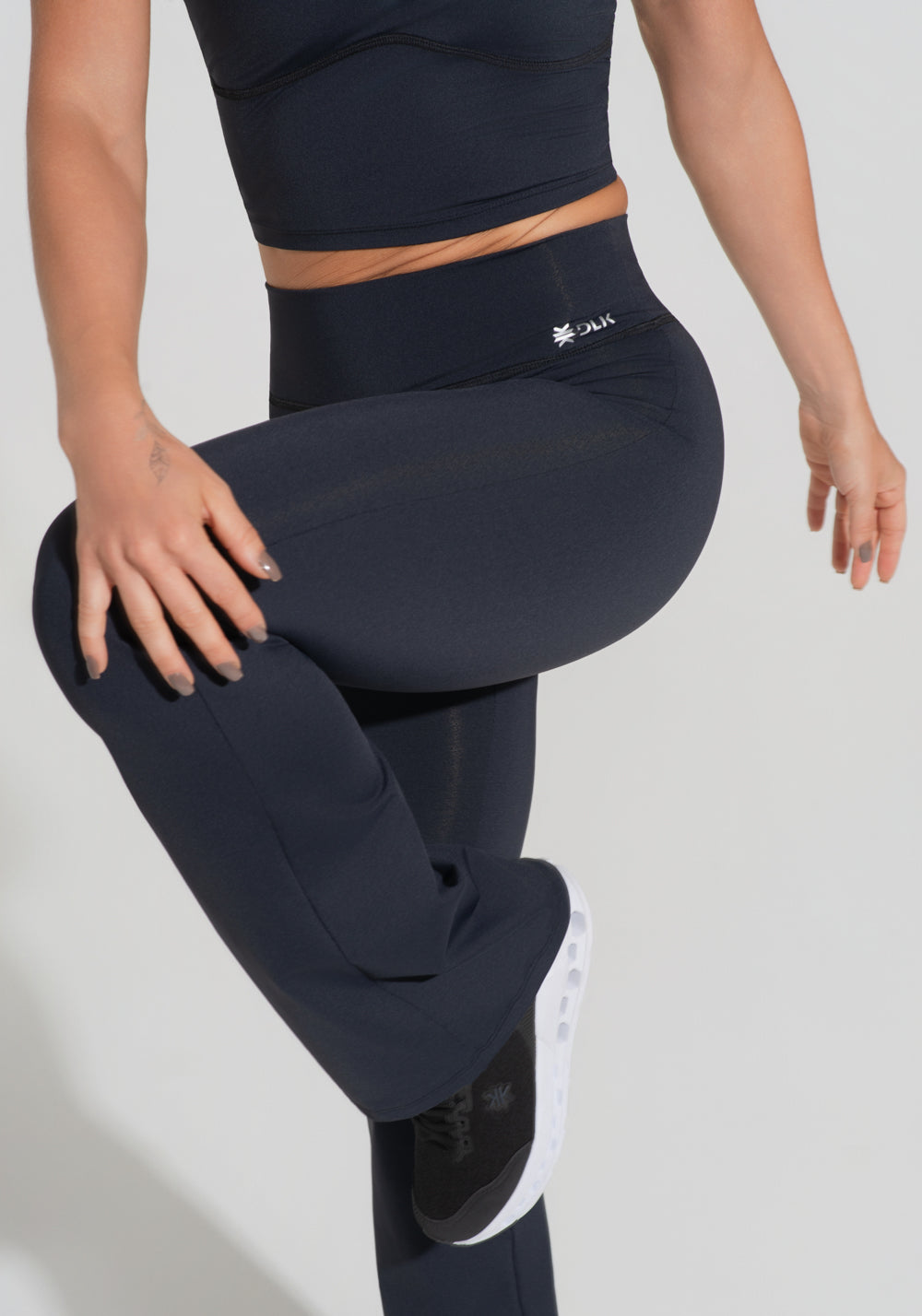 Calça Flare Feminina Preta Básica Dlk
