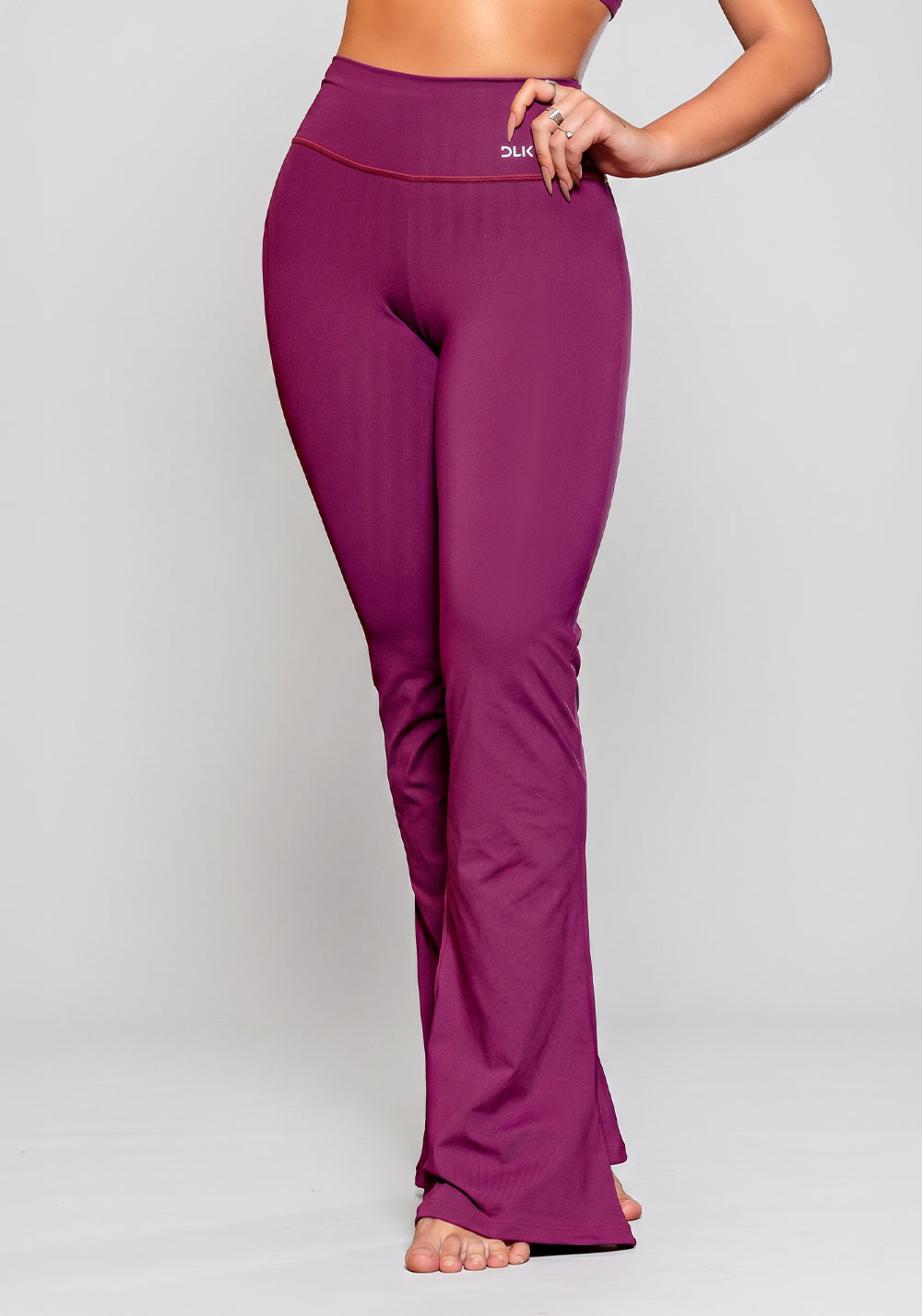 Calça Flare Vinho Básica Dlk