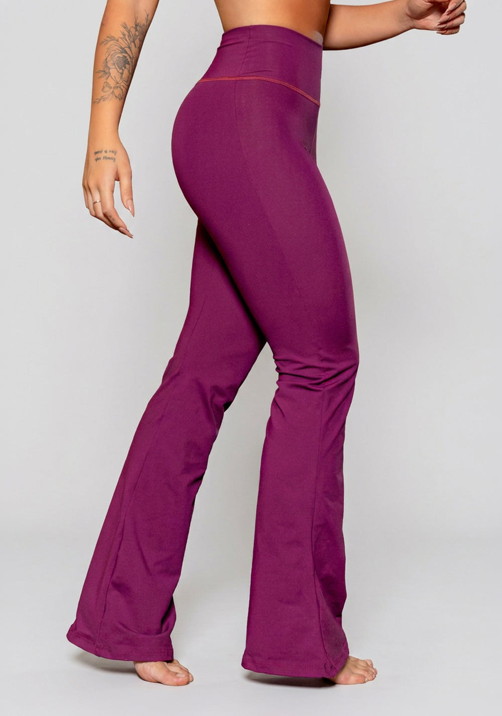 Calça Flare Vinho Básica Dlk