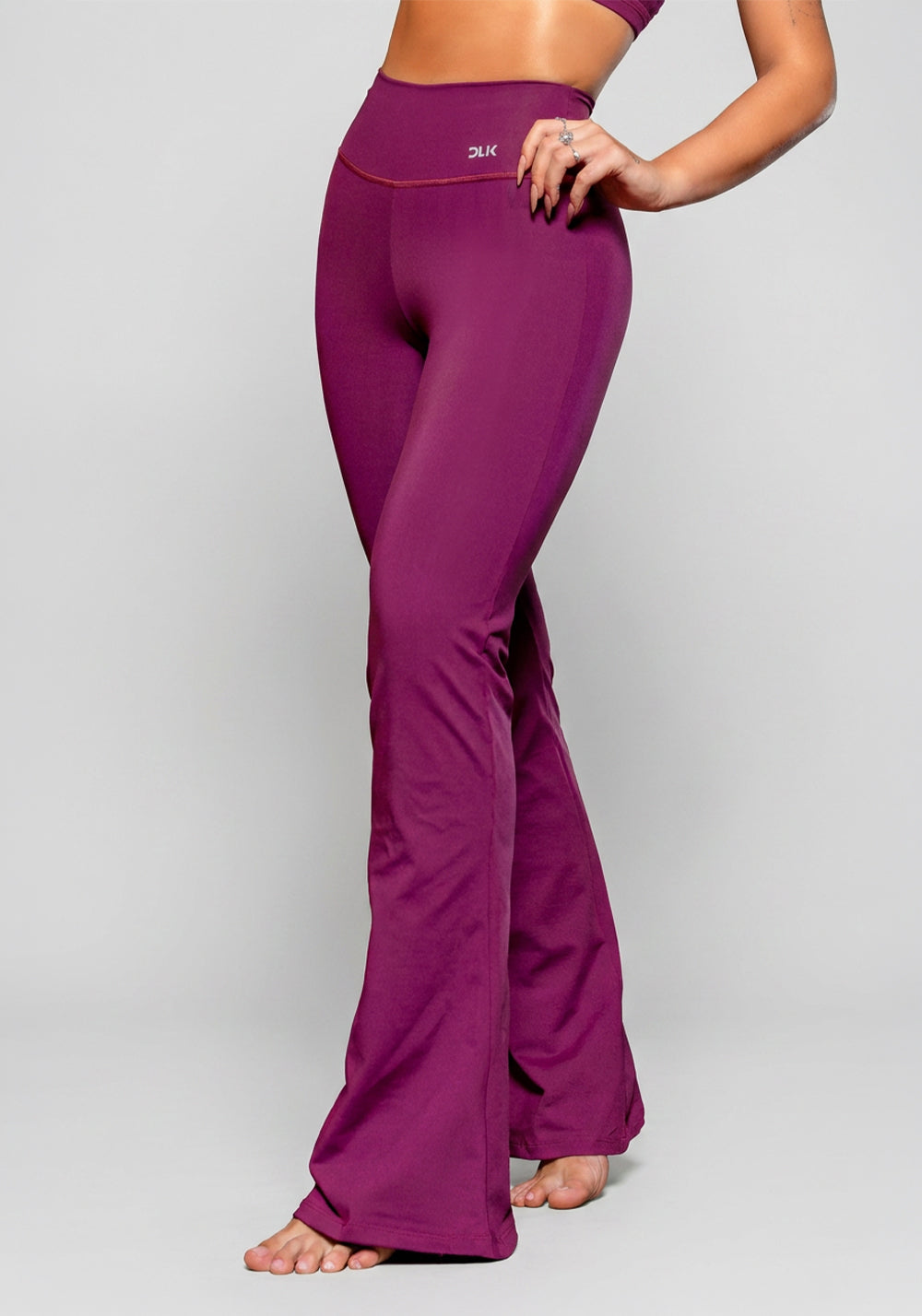 Calça Flare Vinho Básica Dlk