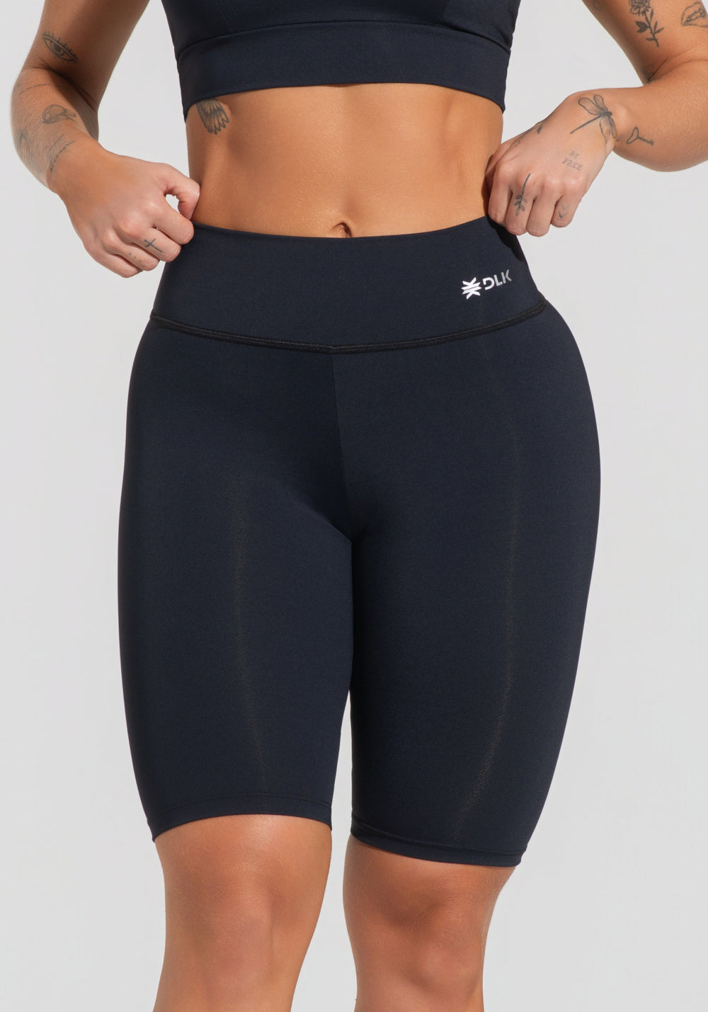 Bermuda Fitness Feminina Preto Básica Dlk