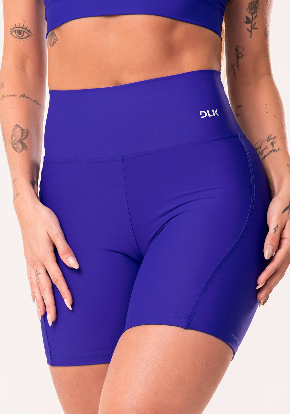 Bermuda Azul Royal Com Recortes Básico Dlk