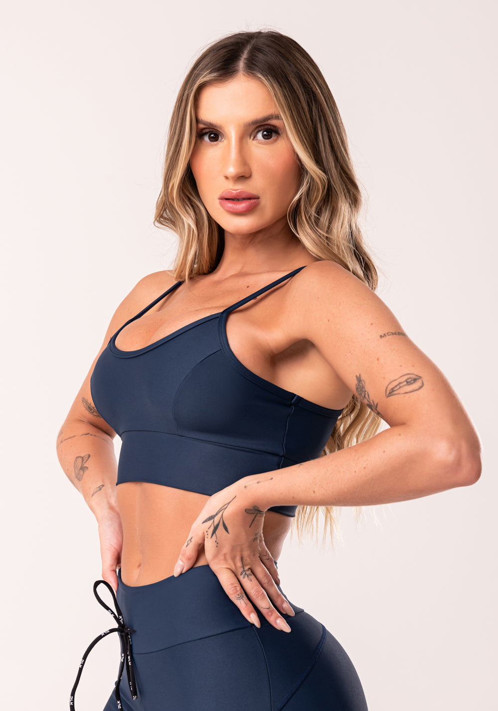 Top Fitness Azul Marinho Com Recortes E Bojo Básico Dlk