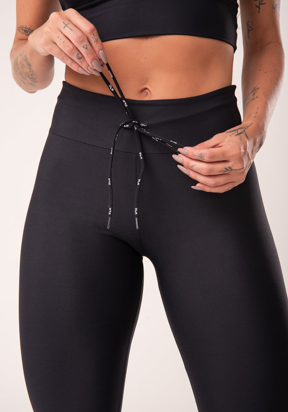 Calça Legging Preta Com Cadarço Básica Dlk