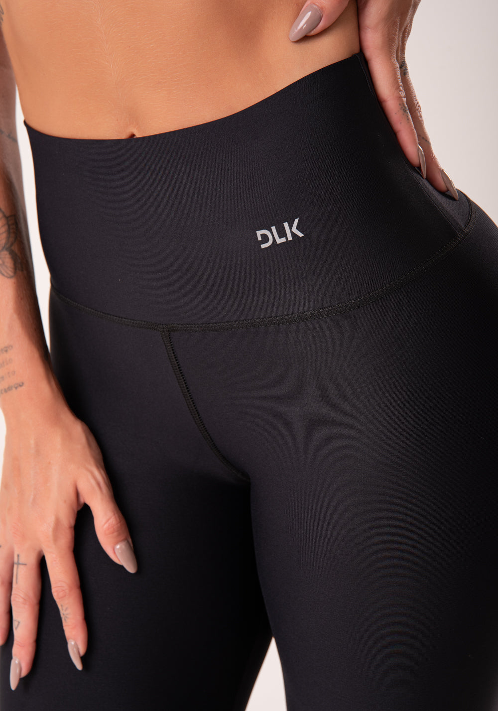 Calça Corsário Preta Cintura Alta Básica Dlk