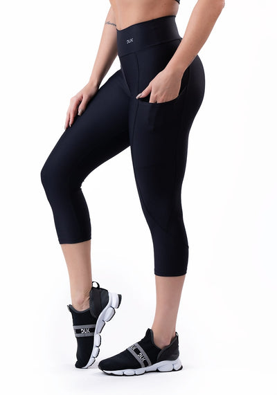 Calça Corsário Preta Com Bolso Básica Dlk