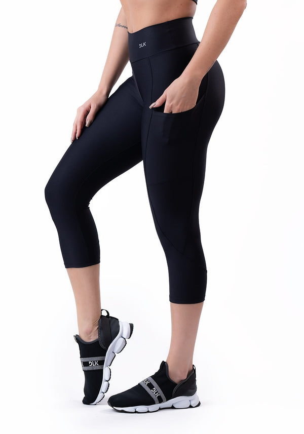 Calça Corsário Preta Com Bolso Básica Dlk