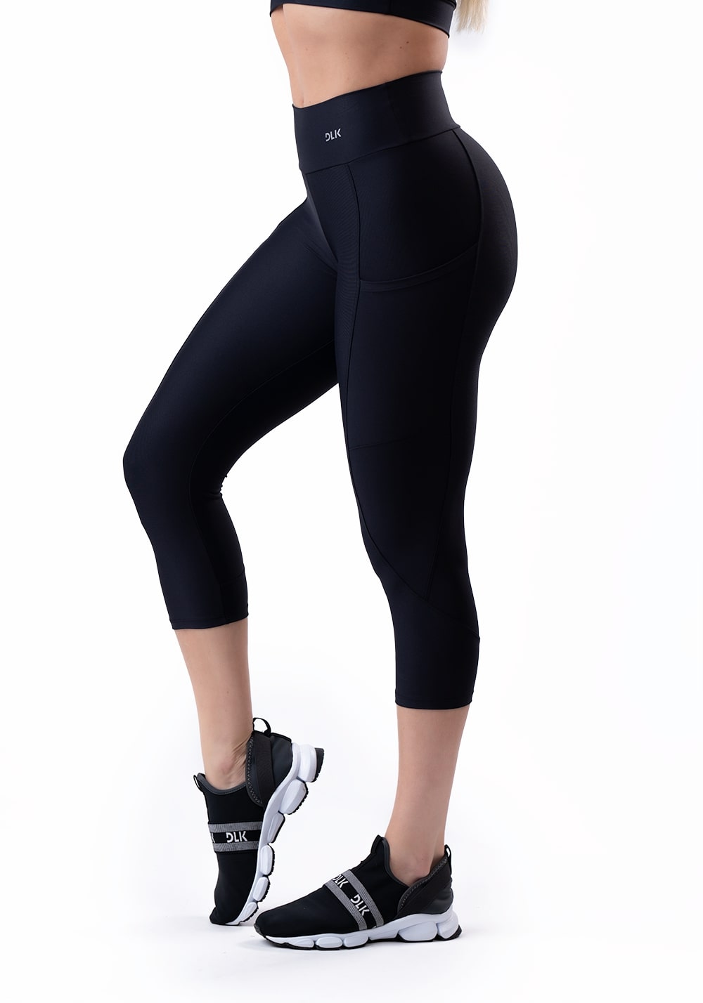 Calça Corsário Preta Com Bolso Básica Dlk