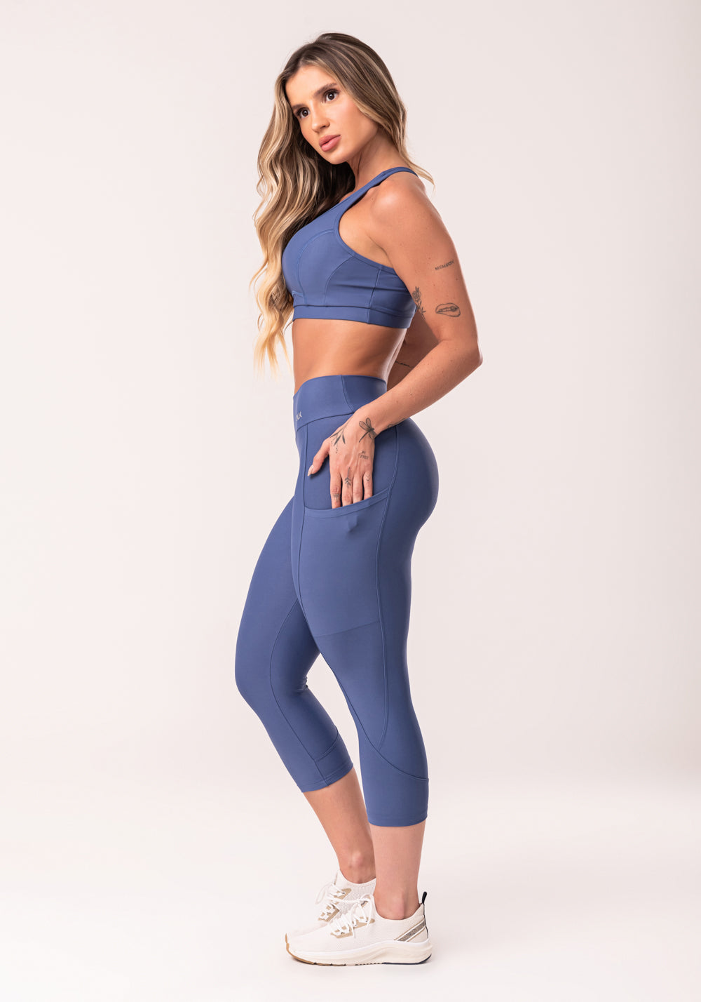 Calça Corsário Azul Com Bolso Básica Dlk