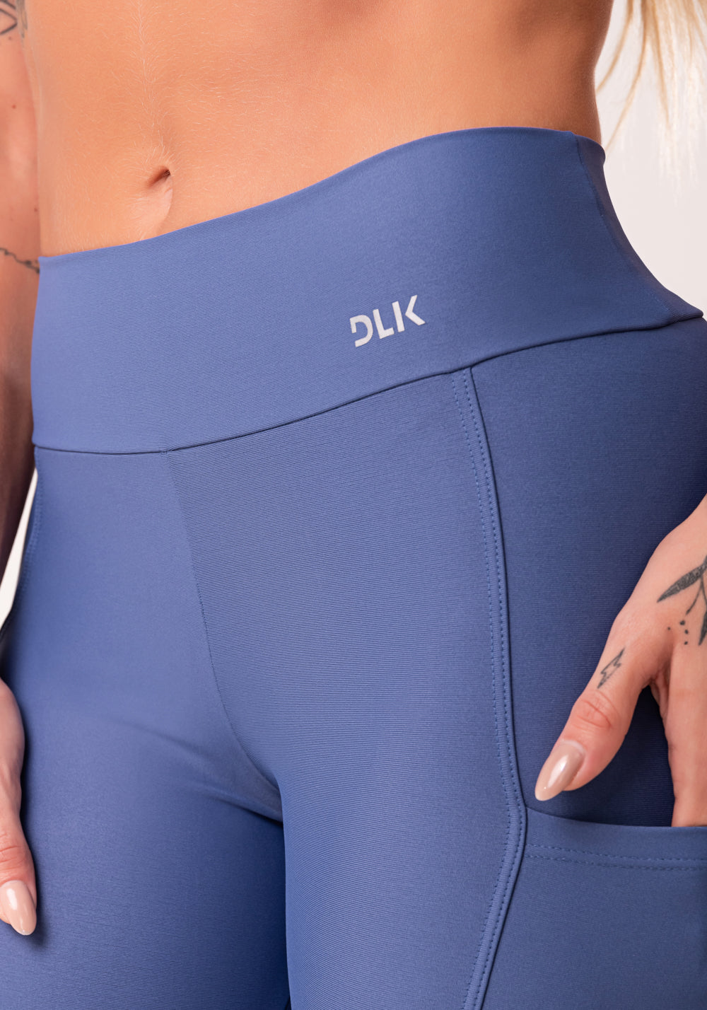 Calça Corsário Azul Com Bolso Básica Dlk