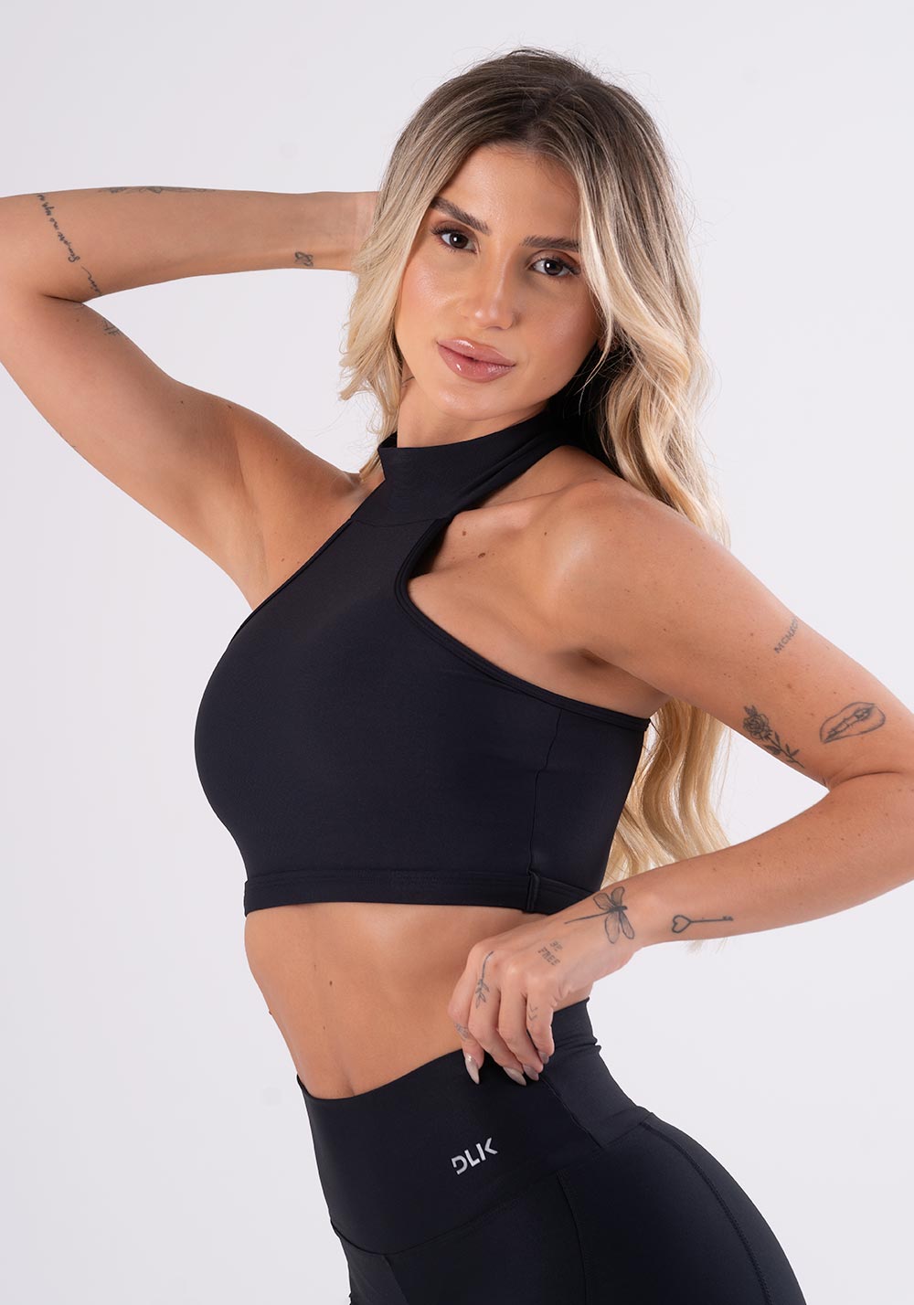 Top Preto Com Gola E Bojo Básico Dlk