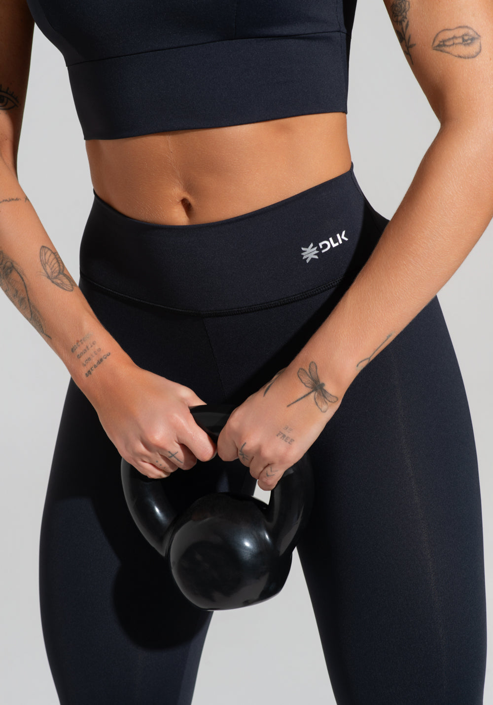 Calça Corsário Fitness Feminina Preto Básica Dlk