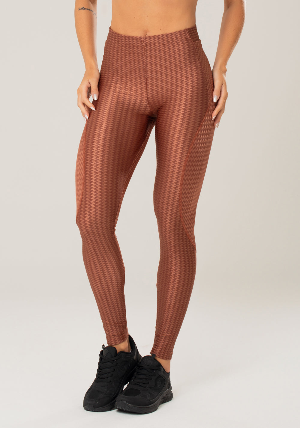 Calça Legging Happiness Com Recortes E Bolso Bronze Dlk