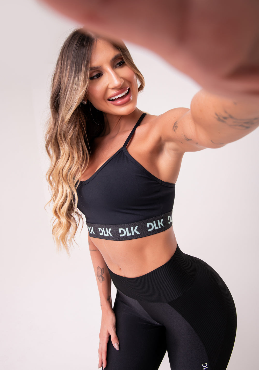 Top De Alcinha Com Elástico Na Base Preto Com Verde Dlk