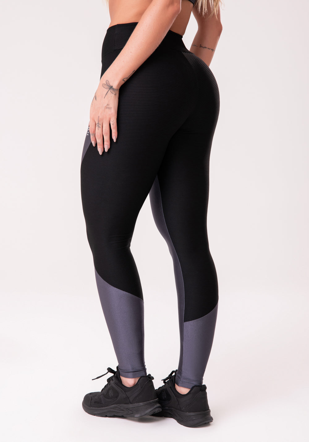 Calça Legging Happiness Com Recorte Texturizado Preta E Grafite Dlk