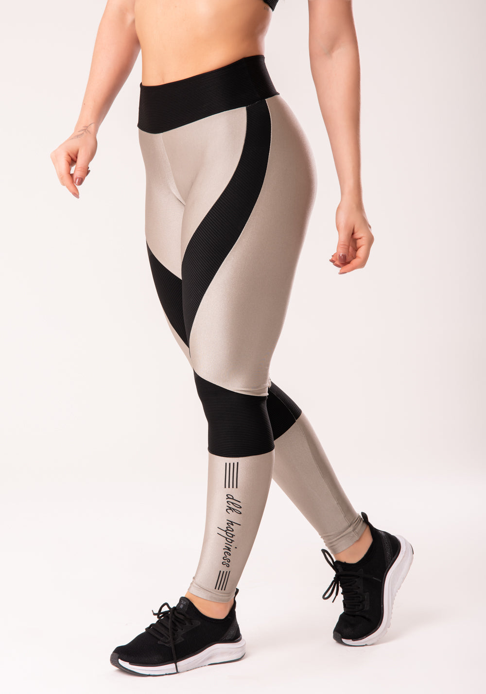 Calça Legging Happiness Com Recortes Texturizados Preta E Prata Dlk