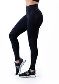 Calça Preta Triangles Line Dlk