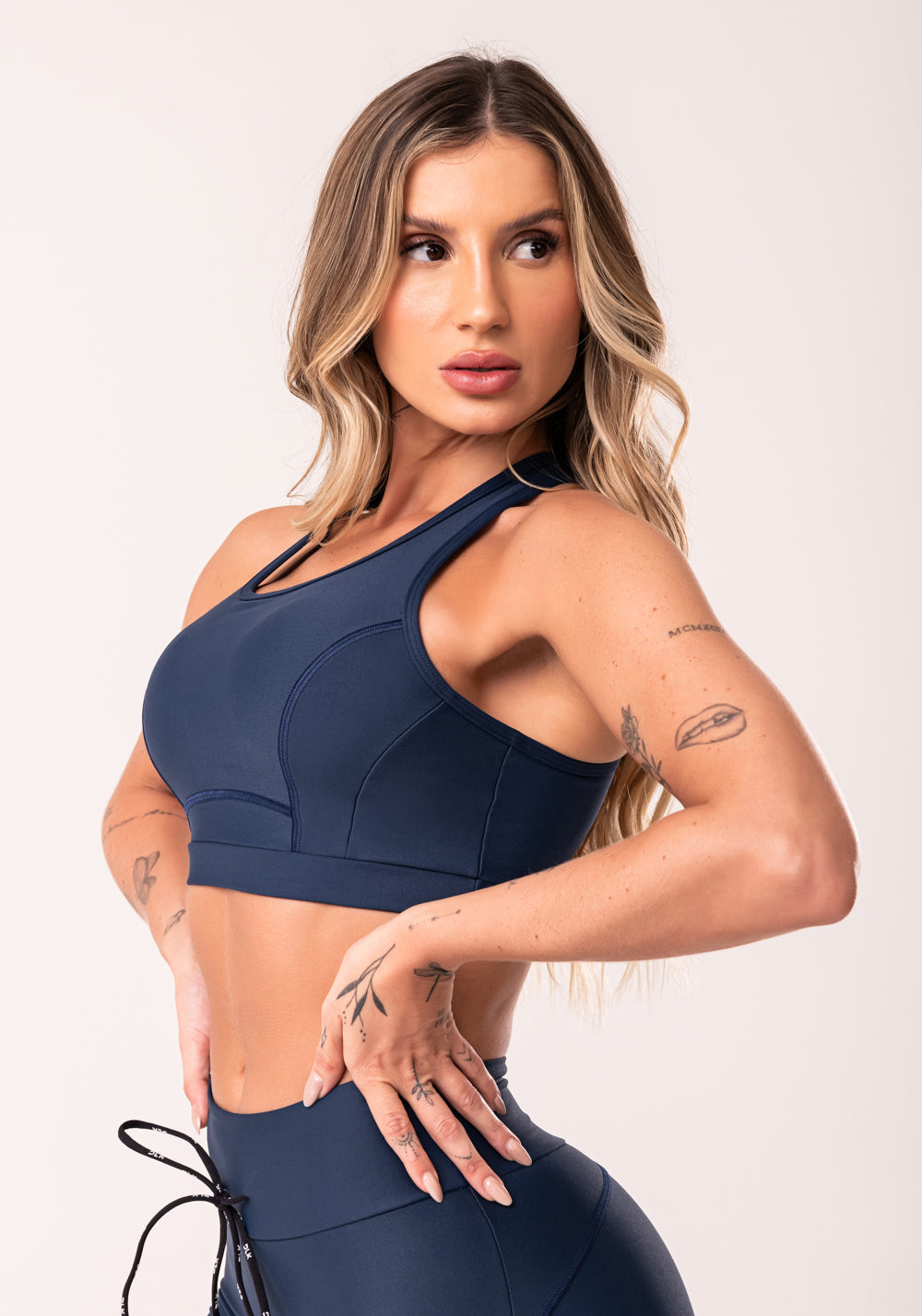 Top Fitness Azul Marinho Cruzado Com Bojo Removível Dlk
