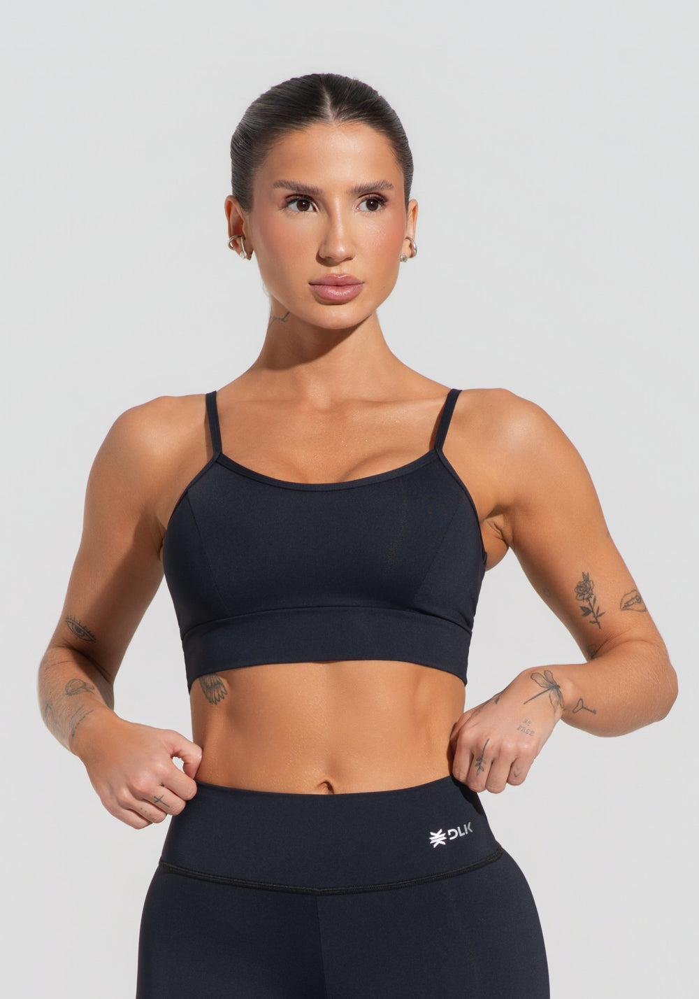 Top Fitness Feminino Com Recortes Preto Básico Dlk