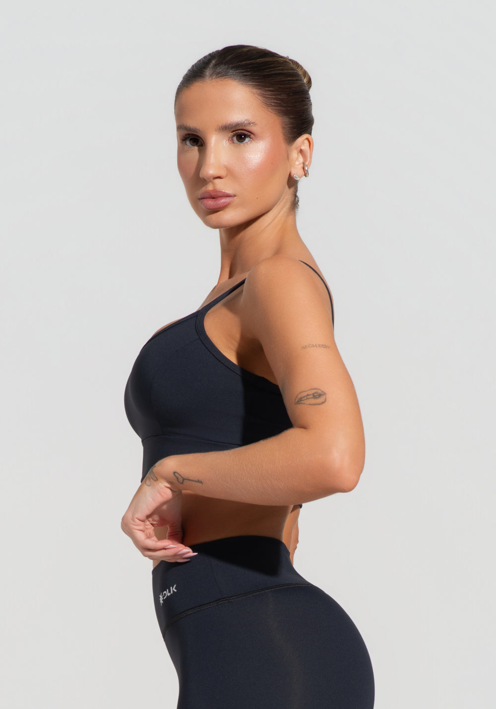 Top Fitness Feminino Com Recortes Preto Básico Dlk