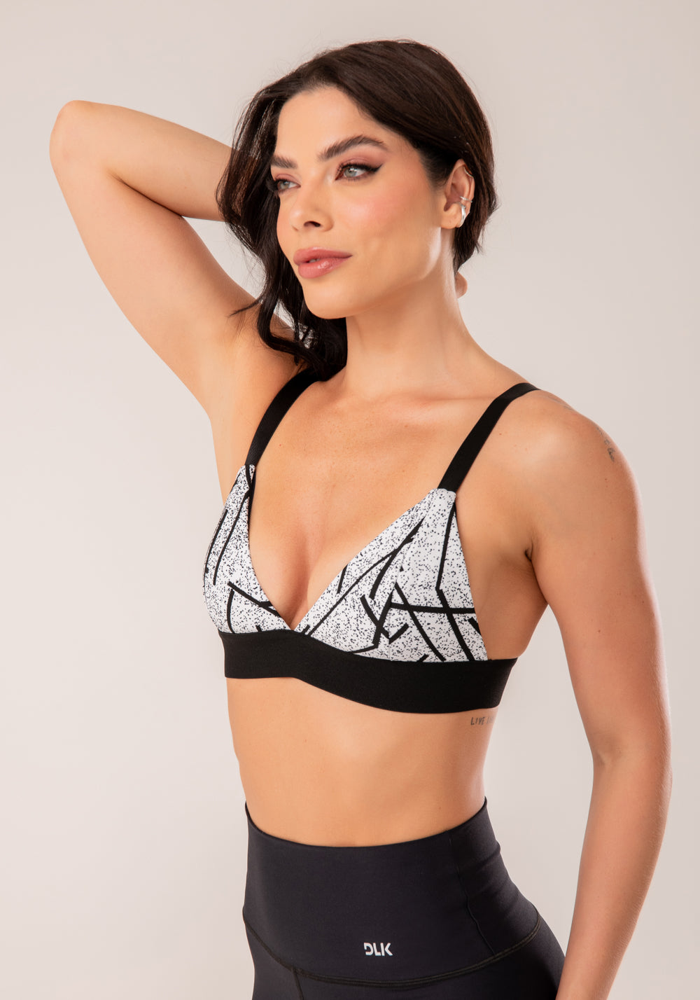 Top Fitness Jacquard Branco Light Linhas Pretas Com Elástico Dlk