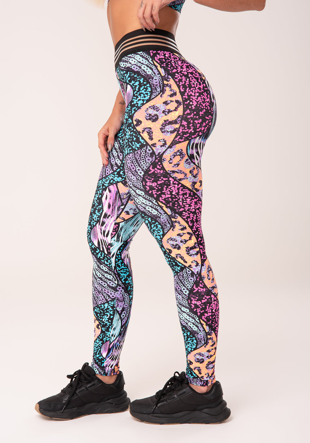 Calça Legging Wild Com Elástico Estampada Animal Print Colorido Dlk