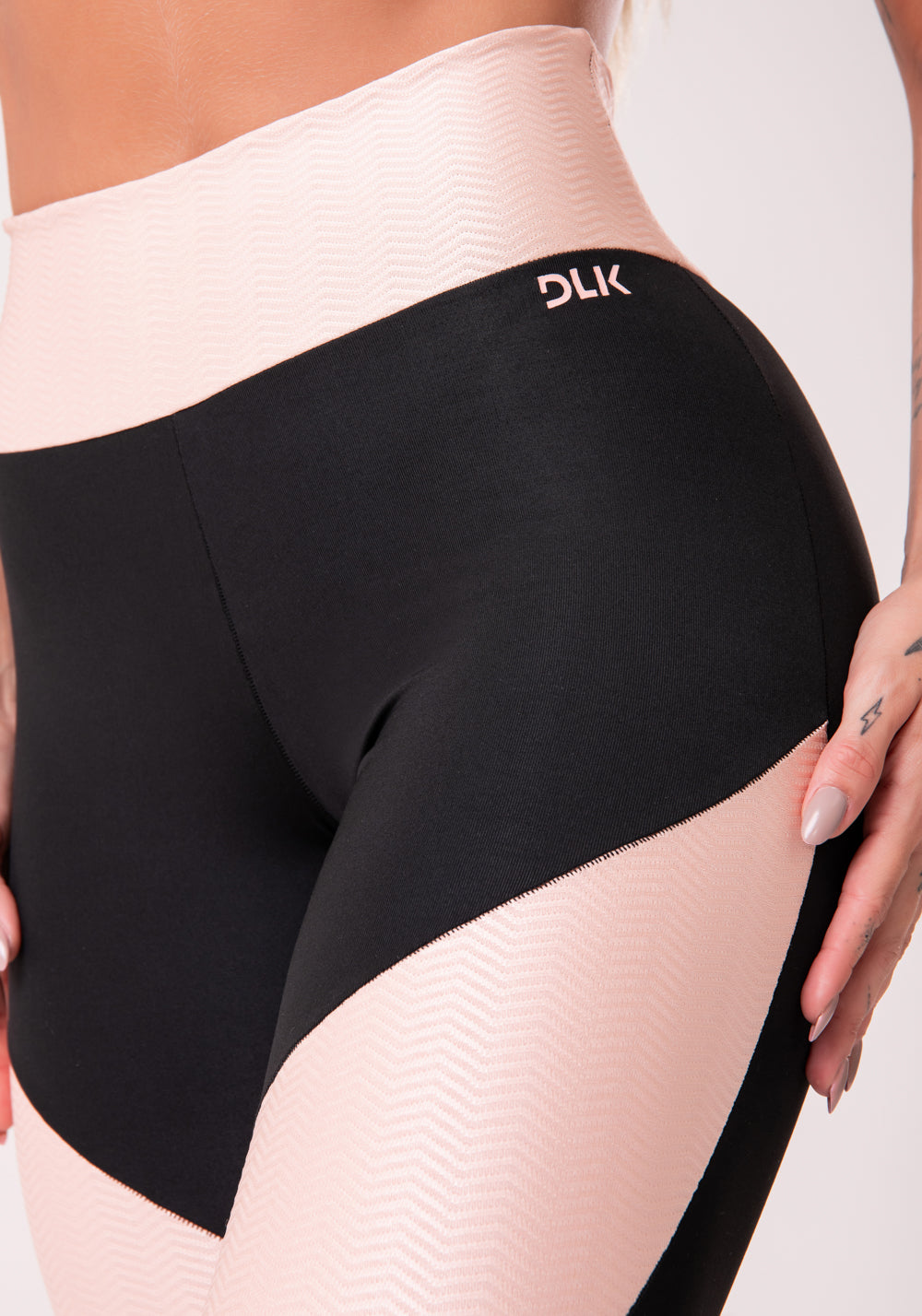 Calça Legging Energy Texturizada Com Recortes Rosa Bebê Dlk