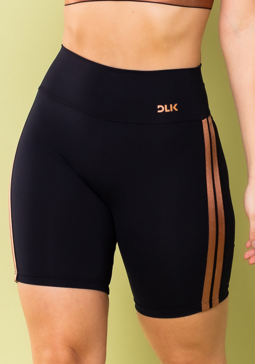 Short Energy Poliamida Preta Com Elástico Lateral Amêndoa Dlk