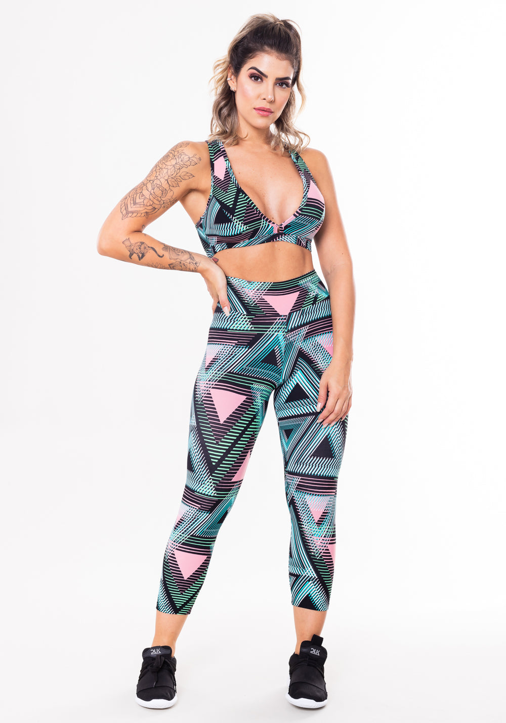 Conjunto Fitness Match Poliamida Estampado Triângulos (top+corsário) Dlk