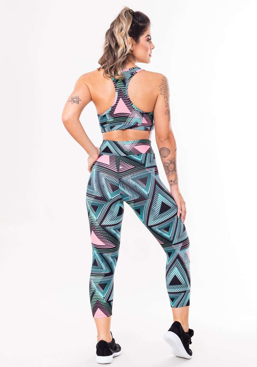 Conjunto Fitness Match Poliamida Estampado Triângulos (top+corsário) Dlk