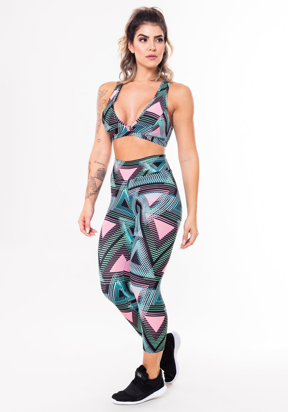 Conjunto Fitness Match Poliamida Estampado Triângulos (top+corsário) Dlk