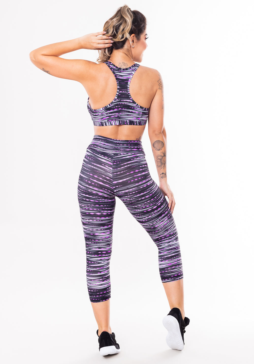 Conjunto Fitness Match Poliamida Estampado Riscos Preto E Rosa (top+corsário) Dlk