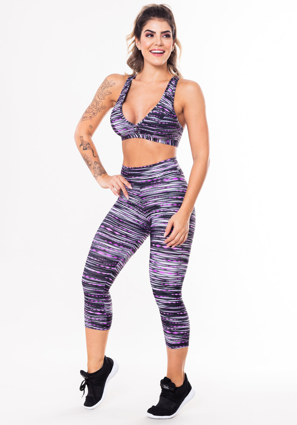 Conjunto Fitness Match Poliamida Estampado Riscos Preto E Rosa (top+corsário) Dlk