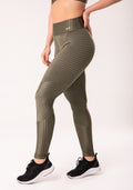 Calça Legging Happiness Com Recortes Texturizada Verde Oliva Dlk