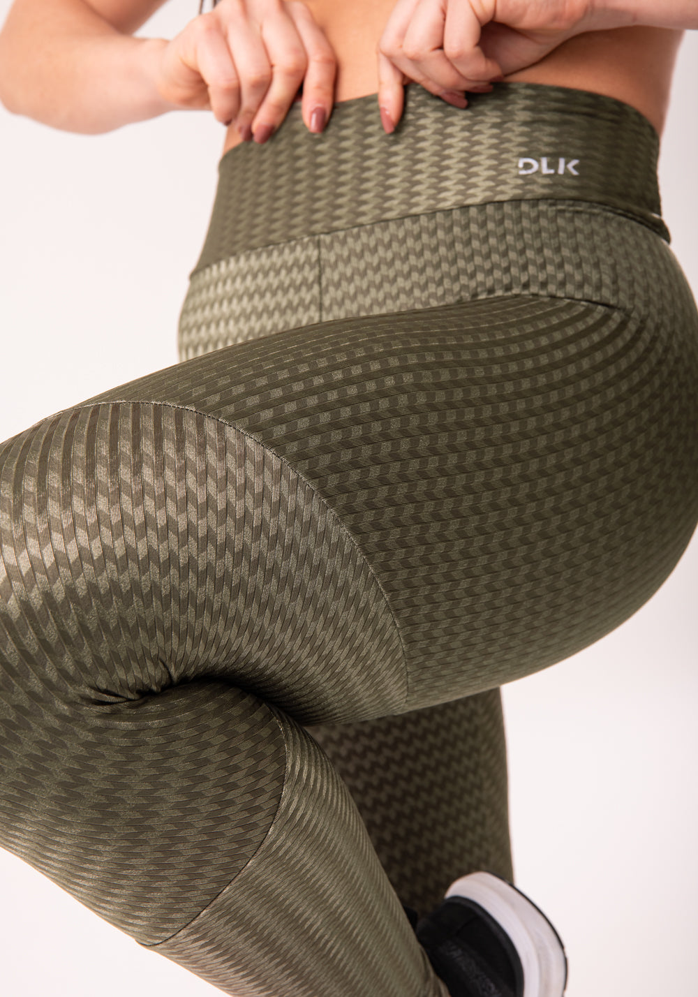 Calça Legging Happiness Com Recortes Texturizada Verde Oliva Dlk