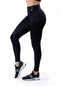 Calça Legging Happiness Com Recortes Texturizada Preta Dlk