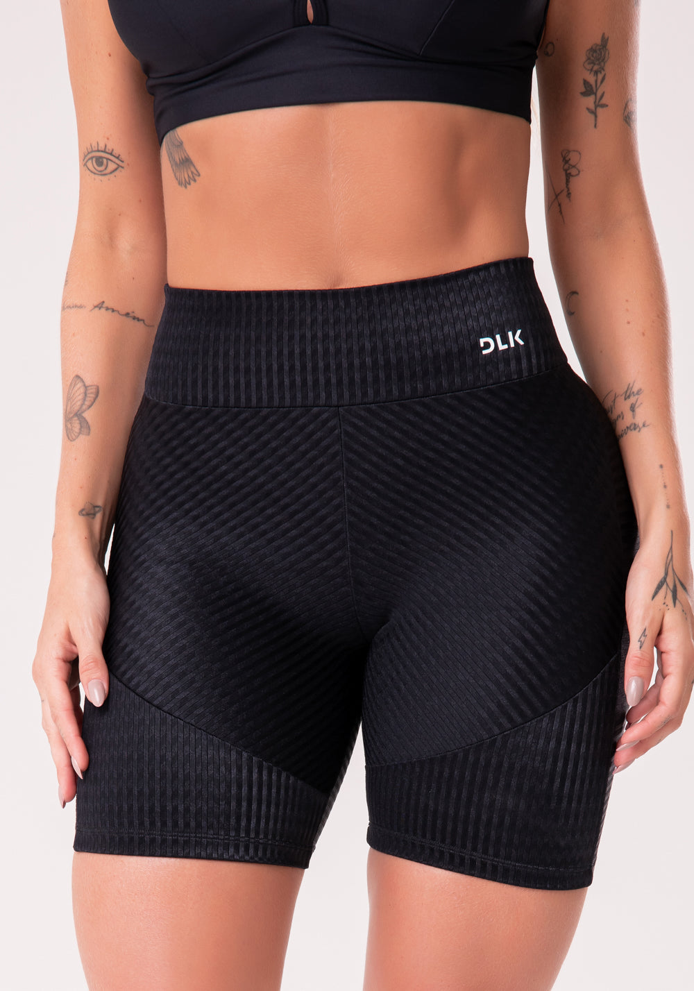 Short Happiness Em Poliamida E Recortes Preto Dlk
