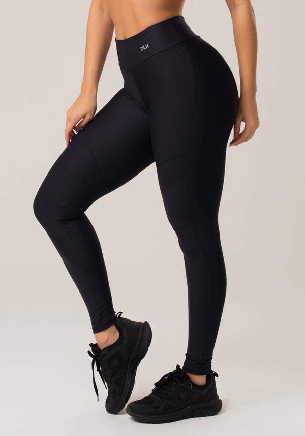 Calça Legging Preta Com Recortes Básico Dlk