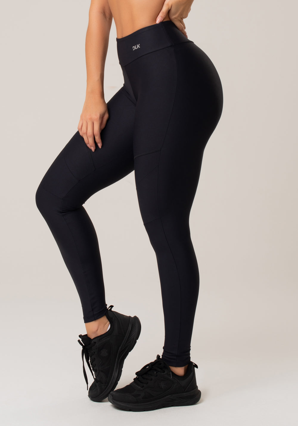 Calça Legging Preta Com Recortes Básico Dlk