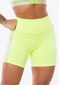 Bermuda Nation Com Elástico Lateral Amarelo Dlk