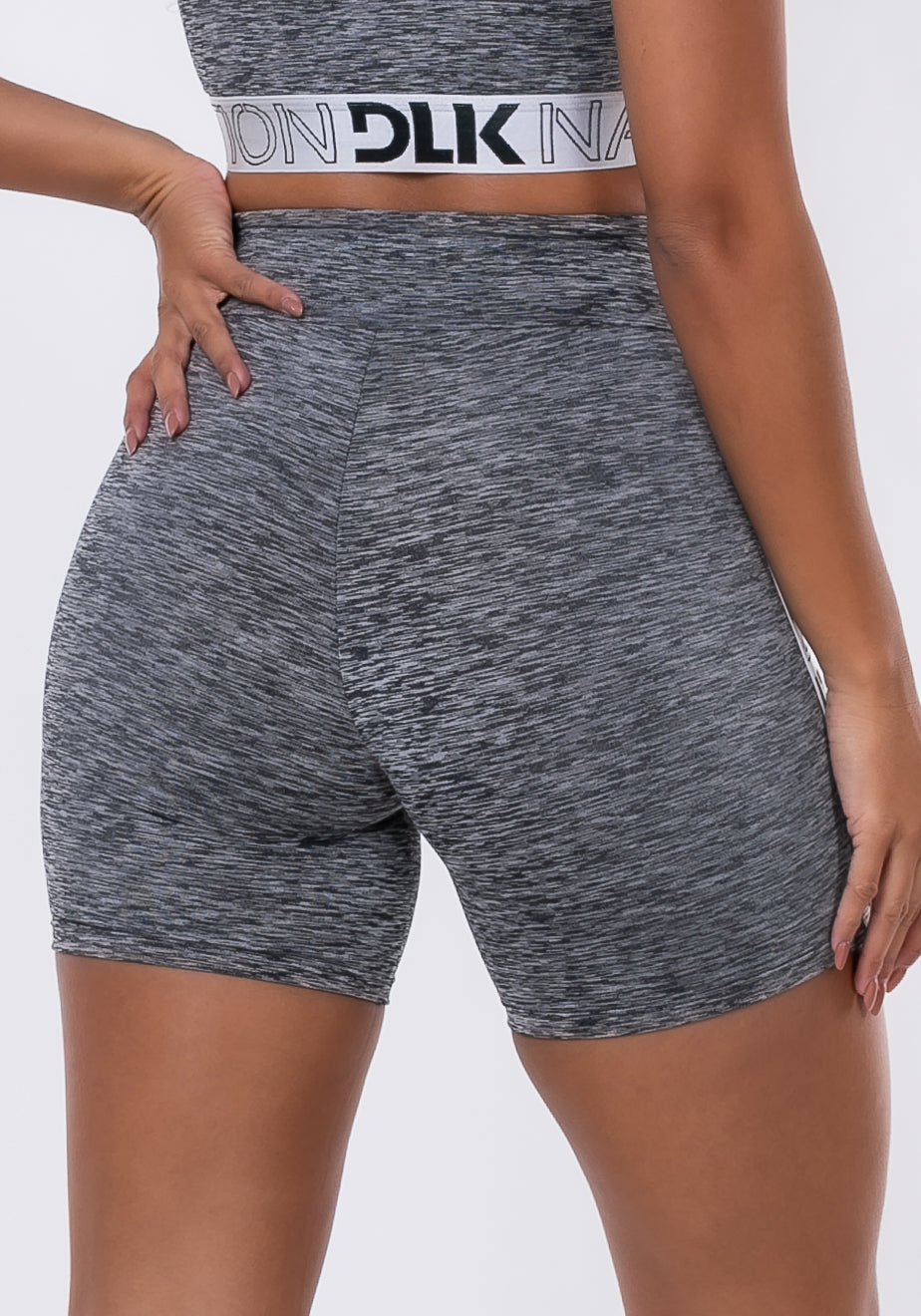Bermuda Nation Com Elástico Lateral Preto Dlk
