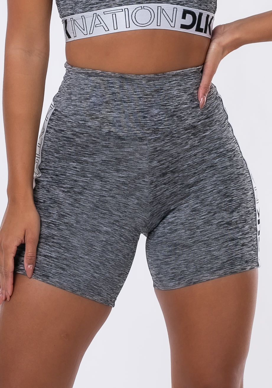 Bermuda Nation Com Elástico Lateral Preto Dlk